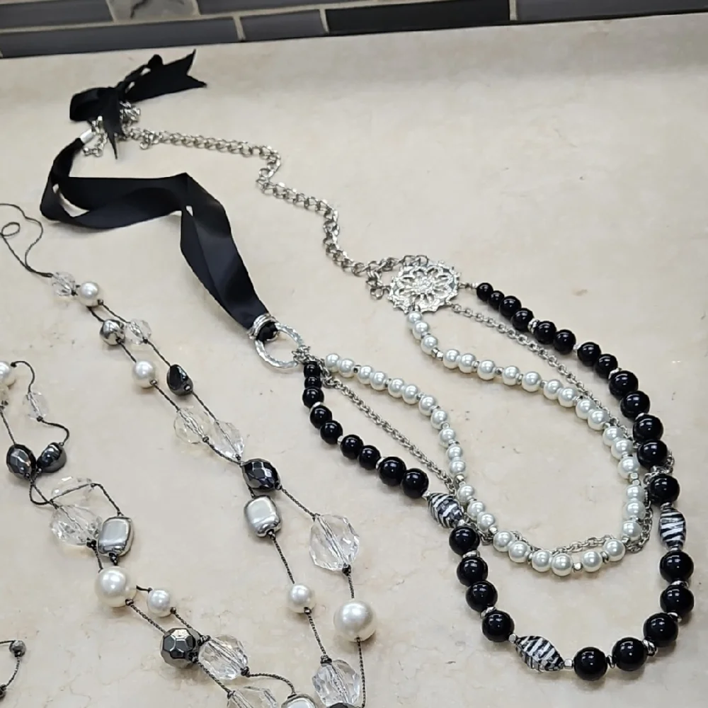 Elegant Black and Silver Women's Necklace Set - Picture 3 of 6